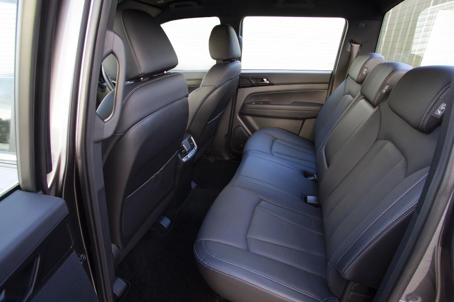 Интерьер SsangYong Musso Rhino XL 2020 года  (UK) (фото 29 из 38)